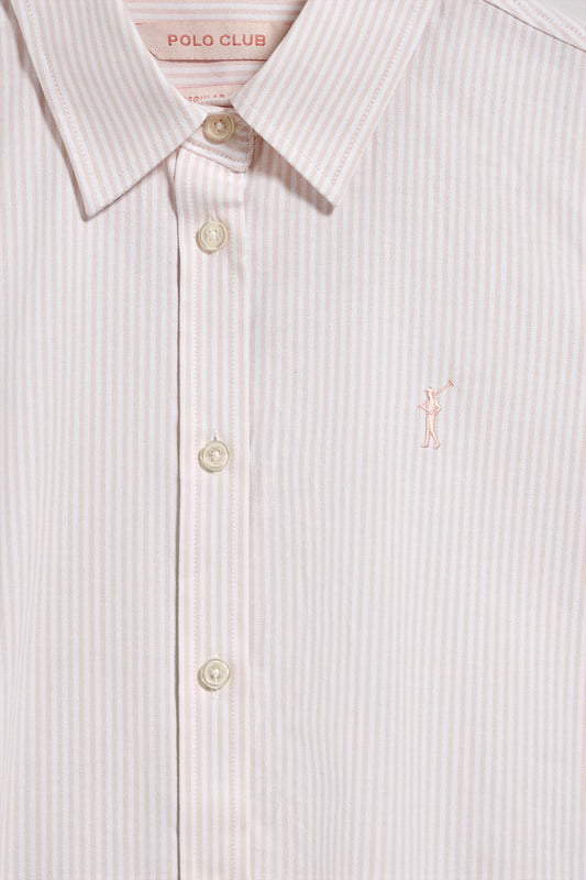 Unser Regular-Fit-Hemd für Damen ist für alle gedacht, die Stil und Komfort suchen. Es ist aus gestreifter Oxford-Baumwolle gefertigt und bietet eine strapazierfähige Textur und ein elegantes Finish. Der französische Kragen verleiht dem Hemd eine raffinierte Note, während kontrastierende Paspeln an der Innenseite des Kragens das Design akzentuieren. Logo-Knöpfe an den Manschetten und am Knopfverschluss. Das kontrastfarbene gestickte Rigby Go Logo auf der Brust verleiht dem Hemd einen einzigartigen und unverwechselbaren Touch.