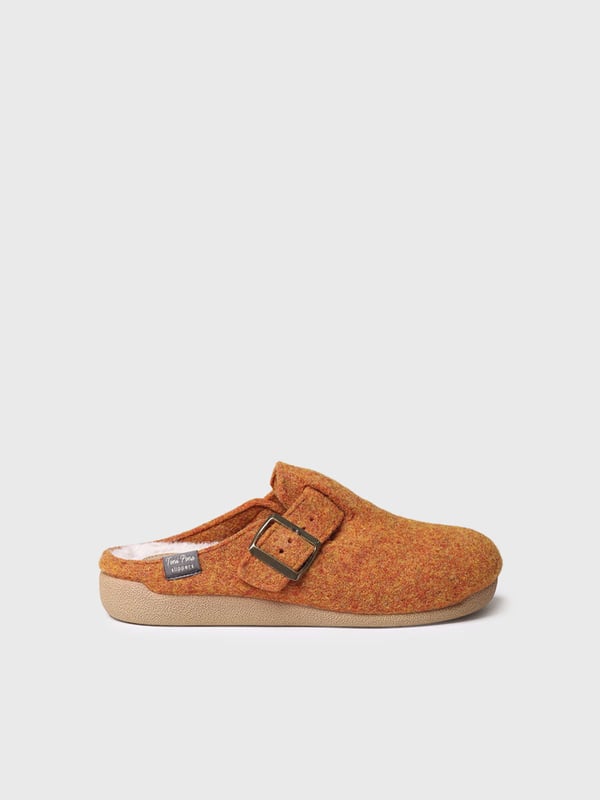 Toni Pons Toni Pons MIMA-FP Womens Slippers Taronja

 Upper Material: Felt

Lining Material: Faux Fur

Sole Material: Rubber

Closure/Fastening: Slip-On

Features: Comfort,Breathable

Toe Shape: Round

Shoe Width: Regular

Item Weight: 0.5 KG

Heel Height: Flat (Under 2.5cm)

Slipper Style: Mule

Gift Boxed: No
Product Code: MIMA-FP-TARONJA