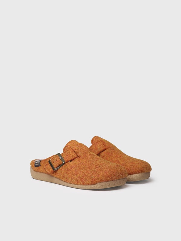Toni Pons Toni Pons MIMA-FP Womens Slippers Taronja

 Upper Material: Felt

Lining Material: Faux Fur

Sole Material: Rubber

Closure/Fastening: Slip-On

Features: Comfort,Breathable

Toe Shape: Round

Shoe Width: Regular

Item Weight: 0.5 KG

Heel Height: Flat (Under 2.5cm)

Slipper Style: Mule

Gift Boxed: No
Product Code: MIMA-FP-TARONJA