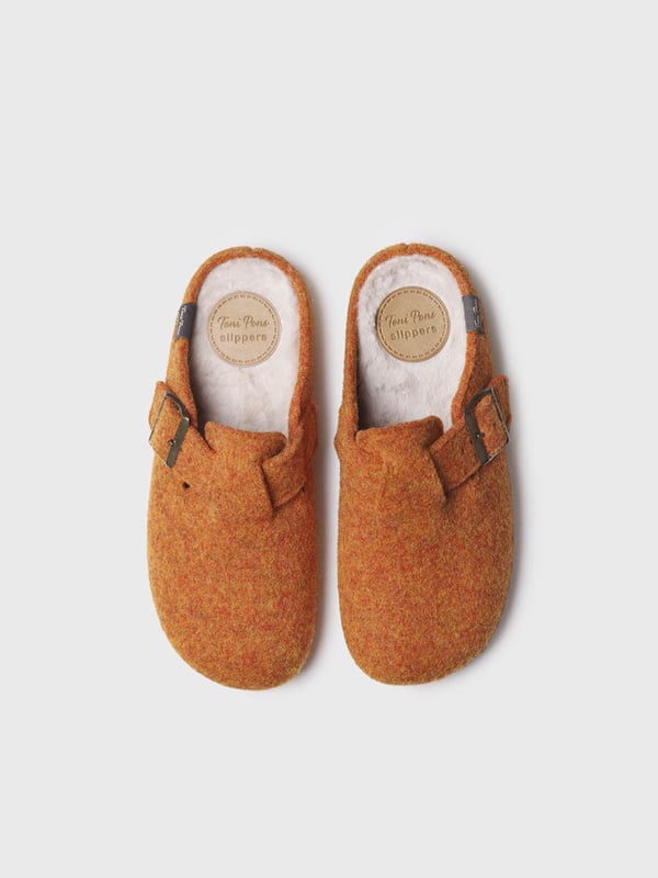 Toni Pons Toni Pons MIMA-FP Womens Slippers Taronja

 Upper Material: Felt

Lining Material: Faux Fur

Sole Material: Rubber

Closure/Fastening: Slip-On

Features: Comfort,Breathable

Toe Shape: Round

Shoe Width: Regular

Item Weight: 0.5 KG

Heel Height: Flat (Under 2.5cm)

Slipper Style: Mule

Gift Boxed: No
Product Code: MIMA-FP-TARONJA