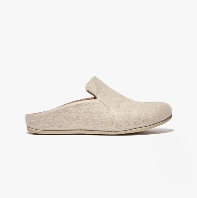 FitFlop CHRISSIE II HAUS e01 Womens Felt Slippers Ivory FitFlop FitFlop CHRISSIE II HAUS e01 Womens Felt Slippers Ivory
Upper Material: Felt
Lining Material: Microfibre
Sole Material: Rubber
Closure/Fastening: Slip-On
Features: Comfort
Toe Shape: Round
Shoe Width: Regular
Item Weight: 0.5 KG
Heel Height: Flat (Under 2.5cm)
Slipper Style: Mule
Gift Boxed: No
Product Code: GQ4-892