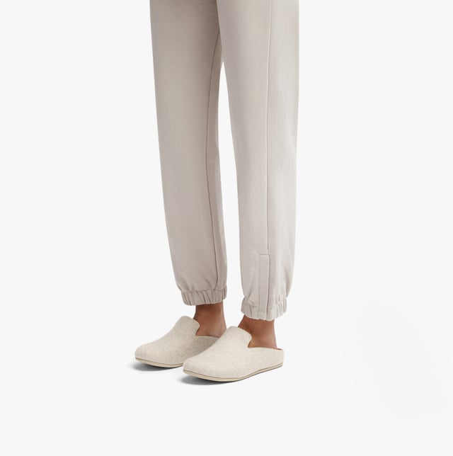 FitFlop CHRISSIE II HAUS e01 Womens Felt Slippers Ivory FitFlop FitFlop CHRISSIE II HAUS e01 Womens Felt Slippers Ivory
Upper Material: Felt
Lining Material: Microfibre
Sole Material: Rubber
Closure/Fastening: Slip-On
Features: Comfort
Toe Shape: Round
Shoe Width: Regular
Item Weight: 0.5 KG
Heel Height: Flat (Under 2.5cm)
Slipper Style: Mule
Gift Boxed: No
Product Code: GQ4-892