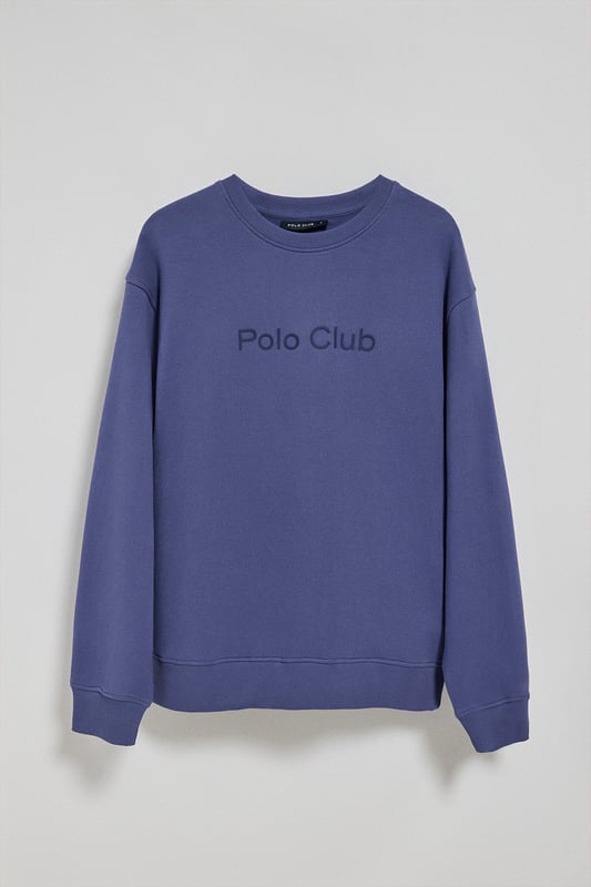 Dieses Herren-Sweatshirt mit Rundhalsausschnitt aus weicher Baumwolle ist ein Must-have für Ihre Garderobe. Seine lockere Passform bietet Komfort und Stil, ideal für alle, die einen lässigen, urbanen Look suchen. Der Rundhalsausschnitt, die Ärmelbündchen und der Bund sind für eine optimale Passform gerippt. Kontrastfarbenes Nahtband an der Innenseite des Kragens. Die flauschige Innenseite bietet ein warmes und weiches Tragegefühl, perfekt für kühlere Tage. Das gummierte Polo Club Logo ist auf die Farbe des Sweatshirts abgestimmt und sorgt für ein minimalistisches und raffiniertes Design. Dieses Kleidungsstück lässt sich ideal mit Jeans oder Chinohosen kombinieren, um einen lässigen Stil mit einem raffinierten Touch zu erzielen.