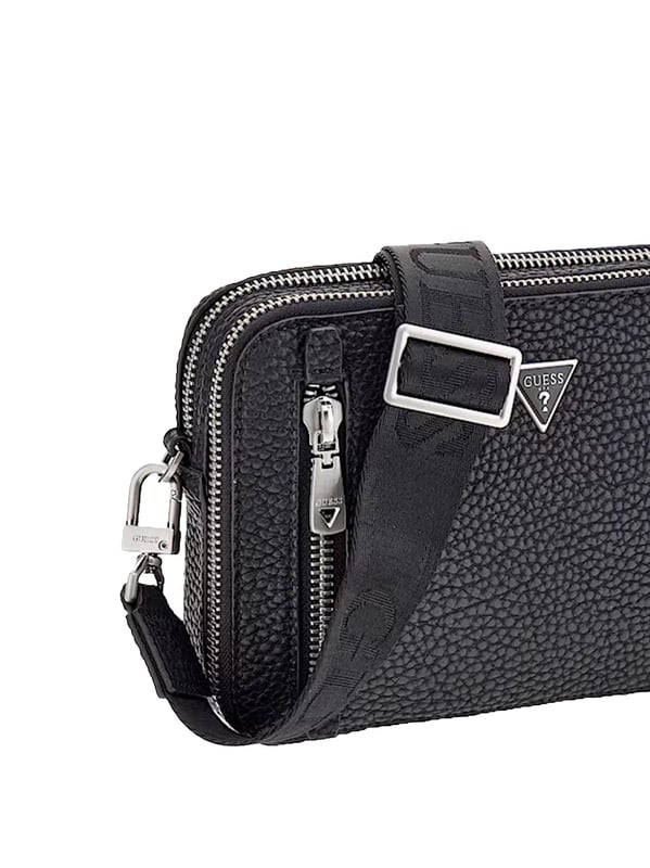 Sacoche Guess Torino Homme Schwarz Polyurethan. Authentisches Gepäck von der Marke Guess - Streetwear/Sportswear-Design von Guess - Guess für Herren, perfekt für den Alltag - Die schwarze Guess Sacoche lässt sich hervorragend mit dem Rest Ihrer Garderobe kombinieren - bequeme Polyurethan-Material - klassisch - Torino -