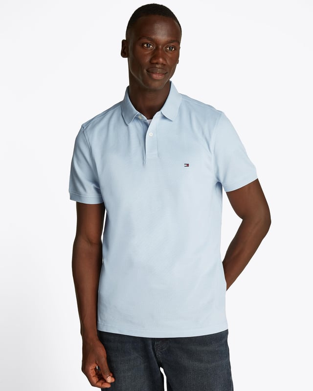 Med sin klassiska skärning och diskreta stil kommer denna piké polo att höja din smart-casual garderob.

Höjdpunkter
• Stretchig ekologisk bomullspiké
• Polokrage
• Tvåknapps-förslutning
• Tommy Hilfiger-logotyp
• Tommy Hilfiger-flaggbroderi på bröstet

Form & passform
• Regular fit

Sammansättning & skötsel
• 96% ekologisk bomull, 4% elastan

Stil
MW0MW17770