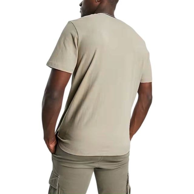 Timberland Men’s T-Shirt
Style Code: TB0A6Q99-269
Style Name : SS  Woven Badge Tee
100% Cotton
Made in Bangladesh
Regular Fit 
Woven Badge Branding on the Chest
Ribbed Neck
Straight Hem
Machine Wash