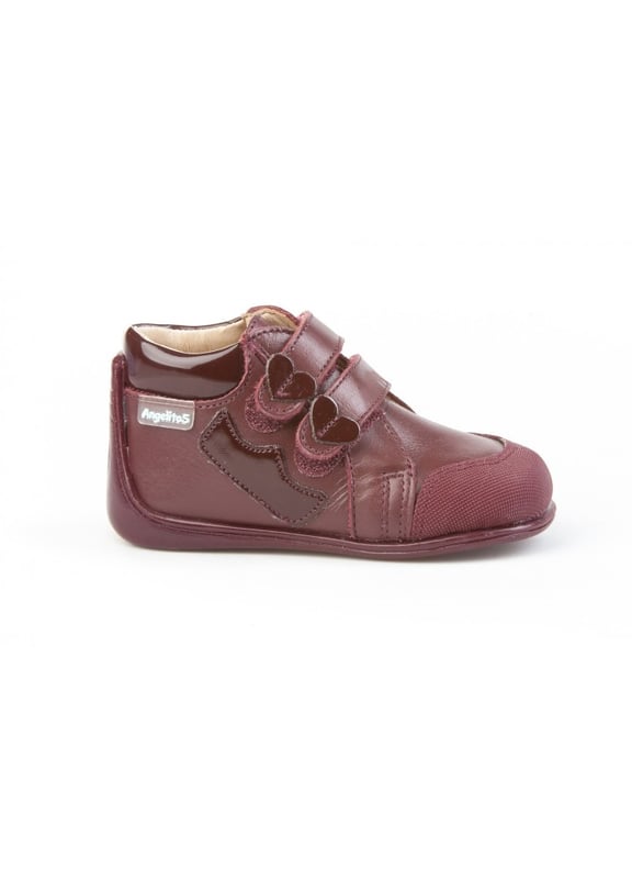 Eine aktuelle Zeile. Bequem und weich, perfekt für die Füße der Kleinen. Stiefelähnlicher Schuh mit höchstem Absatz aus Leder. Der Innenraum besteht aus Naturlederfutter, Zehen- und Fersenschutz, Innensohle mit anatomischem Steg und rutschfester Gummisohle. Neo Gateo ist ein patentiertes System von AngelitoS. Die Sohle passt sich dem Fuß an und erstreckt sich von der Zehe bis zum höchsten Teil des Knöchels, was das Gleichgewicht verbessert und für mehr Stabilität sorgt. In Spanien entworfene und hergestellte Schuhe, ideal für Anfänger und Kinder, die bereits mit ihren ersten Schritten begonnen haben.