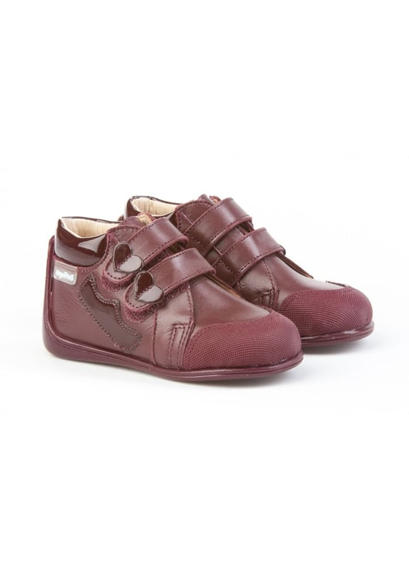 Eine aktuelle Zeile. Bequem und weich, perfekt für die Füße der Kleinen. Stiefelähnlicher Schuh mit höchstem Absatz aus Leder. Der Innenraum besteht aus Naturlederfutter, Zehen- und Fersenschutz, Innensohle mit anatomischem Steg und rutschfester Gummisohle. Neo Gateo ist ein patentiertes System von AngelitoS. Die Sohle passt sich dem Fuß an und erstreckt sich von der Zehe bis zum höchsten Teil des Knöchels, was das Gleichgewicht verbessert und für mehr Stabilität sorgt. In Spanien entworfene und hergestellte Schuhe, ideal für Anfänger und Kinder, die bereits mit ihren ersten Schritten begonnen haben.