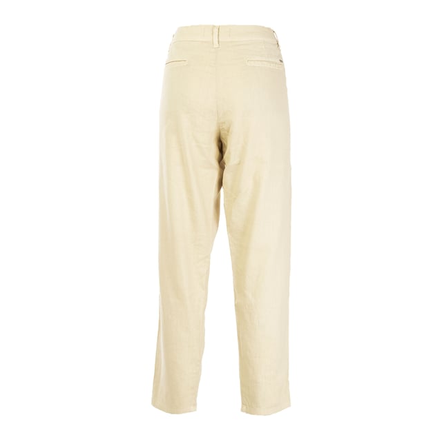 Entdecken Sie die Damenhosen von Reign, die mit Präzision und Hingabe zur Qualität hergestellt werden. Diese Hose ist das Ergebnis exzellenter italienischer Handwerkskunst, die traditionelle handwerkliche Methoden mit hochwertigen Materialien kombiniert. Ein unverzichtbares und langlebiges Kleidungsstück, das Ihre Garderobe mit einem Hauch von dauerhafter Raffinesse bereichert.