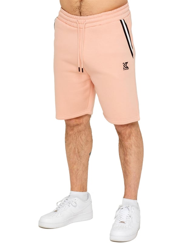 Verbessern Sie Ihren lässigen Look mit dem Kruze Herren Tape Tracksuit, der Komfort und Stil vereint. Das T-Shirt verfügt über einen gerippten Rundhalsausschnitt und Tape-Details an den Ärmeln für einen sportlichen Akzent, mit einem Kruze Gummidruck auf der Brust für den charakteristischen Stil. Die Fleece-Shorts haben einen regulären Schnitt, einen elastischen Bund mit Kordelzug und ein Tape-Design an den Seiten. Ein Kruze Gummidruck auf dem linken Oberschenkel sorgt für ein mutiges Finish, während das weiche Fleece-Futter für Komfort sorgt.