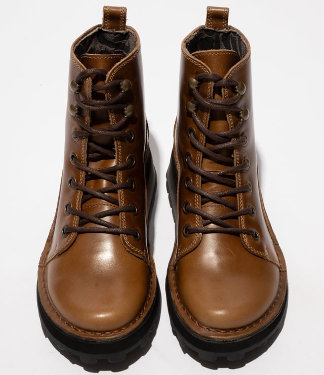 Fly London HAZI147FLY Womens Boots Camel

  
 *   Upper Material: Leather 
 *  Lining Material: Microfibre 
 *  Sole Material: Rubber 
 *  Closure/Fastening: Lace-Up 
 *  Features: Comfort 
 *  Heel Type: Wedge 
 *  Toe Shape: Round 
 *  Shoe Width: Regular 
 *  Item Weight: 0 KG 
 *  Heel Height: Low (2.5-4.9cm) 
 *  Shoe Shaft Height: Ankle 
 *  Boot Style: Ankle Boots 
 *  Gift Boxed: No  Product Code: P211147003
