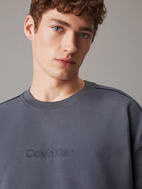 Calvin Klein Calvin Klein COTTON FLEECE Mens Sweatshirt Turbulence / Ink

Closure/Fastening: Pull-On

Features: Comfort

Item Weight: 0.4 KG

Clothing Fit: Regular

Single Or Multi Pack?: Single

Gift Boxed: No

Material Composition: 100% Cotton
Product Code: 000NM2686ECKP