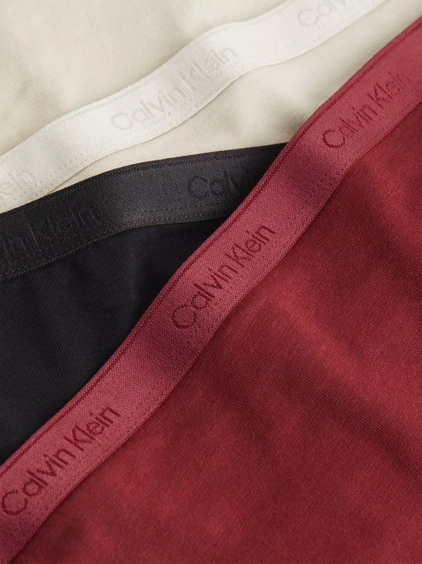 Calvin Klein Calvin Klein MODERN LOGO HOLIDAY Womens 3 Pack Bikinis Multicolouredl&gt;
Closure/Fastening: Pull-On
Item Weight: 0.11 KG
Clothing Fit: Regular
Single Or Multi Pack?: 3 Pack
Gift Boxed: No
Material Composition: 90% Cotton, 10% Elastane
Underwear Type: BikiniProduct Code: 000QD5243EQ11
Clothing Type: Underwear
Closure/Fastening: Pull-On
Item Weight: 0.11 KG
Clothing Fit: Regular
Single Or Multi Pack?: 3 Pack
Gift Boxed: No
Material Composition: 90% Cotton, 10% Elastane
Underwear Type: BikiniProduct Code: 000QD5243EQ11
Clothing Type: Underwear
Closure/Fastening: Pull-On
Item Weight: 0.11 KG
Clothing Fit: Regular
Single Or Multi Pack?: 3 Pack
Gift Boxed: No
Material Composition: 90% Cotton, 10% Elastane
Underwear Type: BikiniProduct Code: 000QD5243EQ11