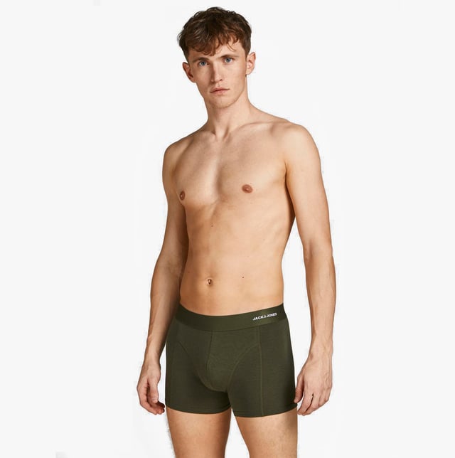 Jack &amp; Jones Jack &amp; Jones BASIC BAMBOO Mens 3 Pack Trunks Forest Nightl&gt;
Closure/Fastening: Pull-On
Features: Comfort
Item Weight: 0.11 KG
Clothing Fit: Regular
Single Or Multi Pack?: 3 Pack
Gift Boxed: No
Material Composition: 65% Viscose, 30% Cotton, 5% Elastane
Underwear Type: TrunksProduct Code: 12198852-FNGHT
Clothing Type: Underwear
Closure/Fastening: Pull-On
Features: Comfort
Item Weight: 0.11 KG
Clothing Fit: Regular
Single Or Multi Pack?: 3 Pack
Gift Boxed: No
Material Composition: 65% Viscose, 30% Cotton, 5% Elastane
Underwear Type: TrunksProduct Code: 12198852-FNGHT
Clothing Type: Underwear
Closure/Fastening: Pull-On
Features: Comfort
Item Weight: 0.11 KG
Clothing Fit: Regular
Single Or Multi Pack?: 3 Pack
Gift Boxed: No
Material Composition: 65% Viscose, 30% Cotton, 5% Elastane
Underwear Type: TrunksProduct Code: 12198852-FNGHT