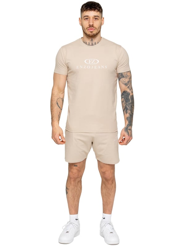 The Enzo Men's Gym Tracksuit is designed for both performance and style. The slim-fit T-shirt contours to the body for a sleek, athletic look, while the ribbed crew neck adds durability. The stretch material with Lycra fabric ensures maximum flexibility and comfort. The matching gym shorts feature a regular fit for ease of movement, with an elasticated waistband for a secure fit. The bold Enzo Jeans branding on both pieces adds a sporty edge.