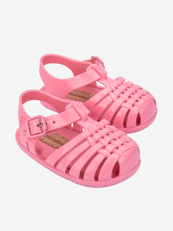 Make your baby's first steps into the world of extraordinary fashion unforgettable! The My First Mini Melissa Possession is 100% recyclable, has a PVC Full Plastic upper and structure, and features a nylon buckle. The classic and timeless design will have your little looking like a mini fashionista.