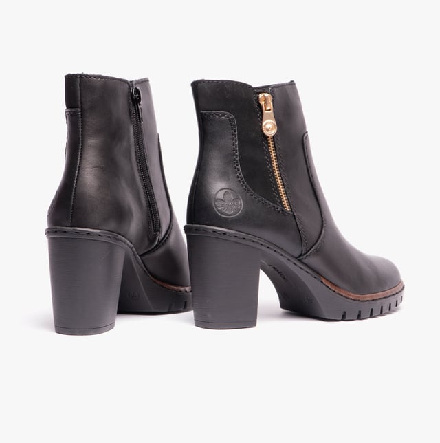 Rieker Rieker Y2557-00 Womens Leather Boots Black

 Upper Material: Leather

Lining Material: Faux Fur

Sole Material: RIRICON-sole

Closure/Fastening: Zip

Features: Warm Lining

Toe Shape: Round

Shoe Width: Relaxed

Item Weight: 1 KG

Heel Height: Medium (5-7.4cm)

Shoe Shaft Height: Ankle

Boot Style: Ankle Boots

Gift Boxed: No
Product Code: Y2557-00