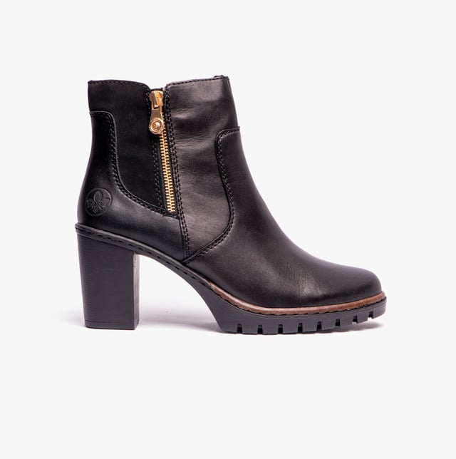 Rieker Rieker Y2557-00 Womens Leather Boots Black

 Upper Material: Leather

Lining Material: Faux Fur

Sole Material: RIRICON-sole

Closure/Fastening: Zip

Features: Warm Lining

Toe Shape: Round

Shoe Width: Relaxed

Item Weight: 1 KG

Heel Height: Medium (5-7.4cm)

Shoe Shaft Height: Ankle

Boot Style: Ankle Boots

Gift Boxed: No
Product Code: Y2557-00