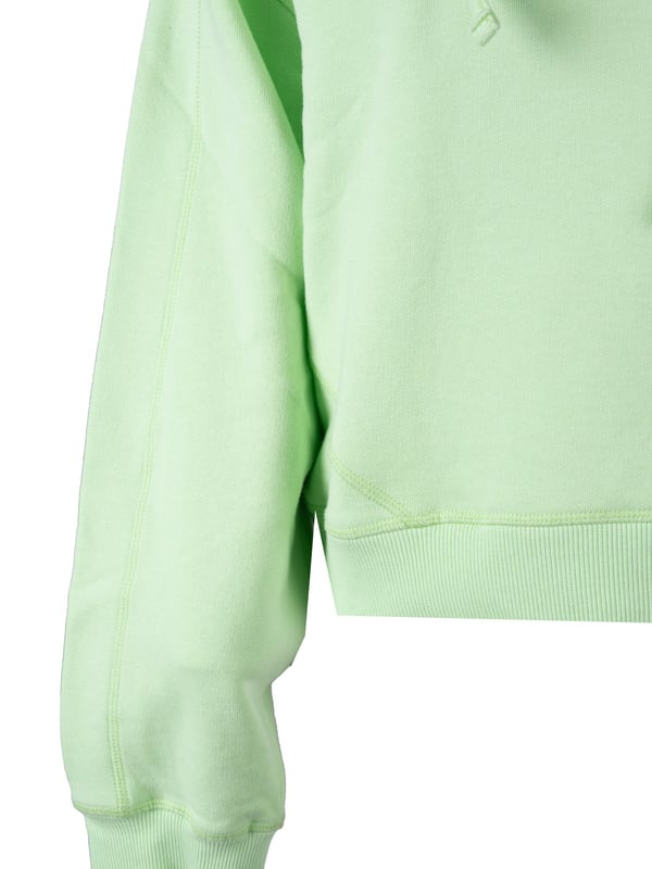 La sudadera con capucha es la elección perfecta para aquellos que valoran el confort y el estilo, y su diseño sencillo hace que combine con cualquier atuendo diario, añadiendo un toque de desenfado y libertad.

Las mangas y el bajo acabados en puño no solo le dan a la sudadera un aspecto moderno, sino que también proporcionan calor y comodidad adicionales, ajustándose perfectamente al cuerpo y protegiendo del frío.

En el frente y en la capucha, el estampado con el nombre de la marca es un detalle sutil, pero destacado, que resalta la singularidad de la sudadera, añadiéndole carácter y evidenciando su alta calidad.

Hecha de tela de alta calidad, la sudadera no solo es agradable al tacto, sino también duradera y resistente al desgaste, lo que significa que servirá durante muchas temporadas, manteniendo al mismo tiempo su impecable apariencia.