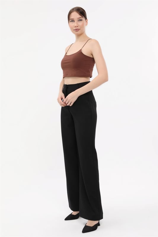 Die sorgfältig gestaltete Openwear-Kollektion von Homestore wurde entwickelt, um Ihren modernen und eleganten Stil bestmöglich zu unterstreichen. Unsere Produkte verbinden Raffinesse mit Komfort und bestehen aus hochwertigen Stoffen, die sich ideal für den Alltag oder besondere Anlässe eignen. Mit ihrer atmungsaktiven und leichten Struktur sind diese Designs für jede Jahreszeit geeignet und bieten vielseitige Styling-Möglichkeiten, wodurch sie zu einem unverzichtbaren Bestandteil Ihrer Garderobe werden.

Homestore verleiht der Modewelt mit seiner Liebe zum Detail und zeitlosen Designs eine einzigartige Note. Unsere Produkte sind mit eleganten Schnitten, modernen Linien und Langlebigkeit gefertigt, um den Stil jeder Frau perfekt zu ergänzen. Von klassisch bis modern bieten diese Stücke Komfort und Ästhetik in einem.