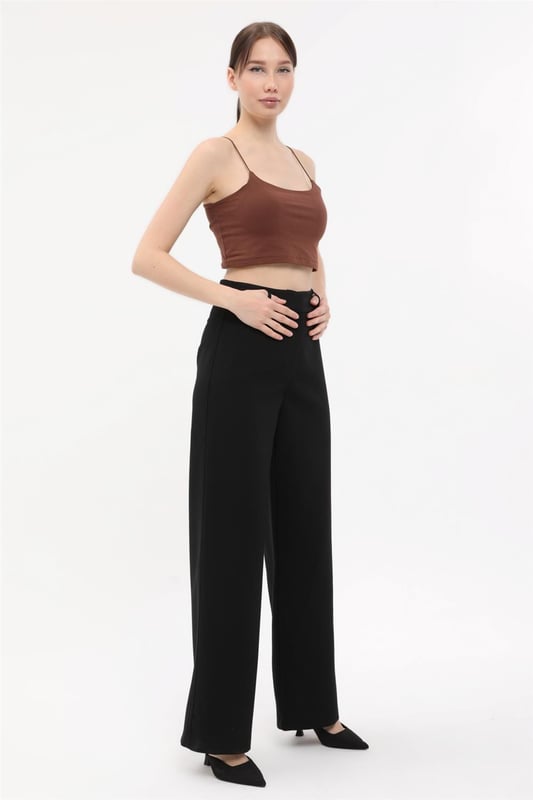 Die sorgfältig gestaltete Openwear-Kollektion von Homestore wurde entwickelt, um Ihren modernen und eleganten Stil bestmöglich zu unterstreichen. Unsere Produkte verbinden Raffinesse mit Komfort und bestehen aus hochwertigen Stoffen, die sich ideal für den Alltag oder besondere Anlässe eignen. Mit ihrer atmungsaktiven und leichten Struktur sind diese Designs für jede Jahreszeit geeignet und bieten vielseitige Styling-Möglichkeiten, wodurch sie zu einem unverzichtbaren Bestandteil Ihrer Garderobe werden.

Homestore verleiht der Modewelt mit seiner Liebe zum Detail und zeitlosen Designs eine einzigartige Note. Unsere Produkte sind mit eleganten Schnitten, modernen Linien und Langlebigkeit gefertigt, um den Stil jeder Frau perfekt zu ergänzen. Von klassisch bis modern bieten diese Stücke Komfort und Ästhetik in einem.