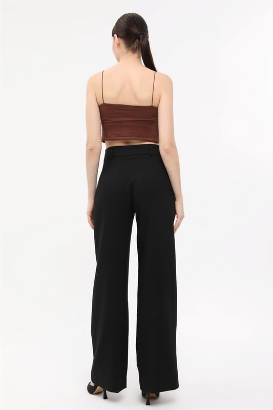 Die sorgfältig gestaltete Openwear-Kollektion von Homestore wurde entwickelt, um Ihren modernen und eleganten Stil bestmöglich zu unterstreichen. Unsere Produkte verbinden Raffinesse mit Komfort und bestehen aus hochwertigen Stoffen, die sich ideal für den Alltag oder besondere Anlässe eignen. Mit ihrer atmungsaktiven und leichten Struktur sind diese Designs für jede Jahreszeit geeignet und bieten vielseitige Styling-Möglichkeiten, wodurch sie zu einem unverzichtbaren Bestandteil Ihrer Garderobe werden.

Homestore verleiht der Modewelt mit seiner Liebe zum Detail und zeitlosen Designs eine einzigartige Note. Unsere Produkte sind mit eleganten Schnitten, modernen Linien und Langlebigkeit gefertigt, um den Stil jeder Frau perfekt zu ergänzen. Von klassisch bis modern bieten diese Stücke Komfort und Ästhetik in einem.