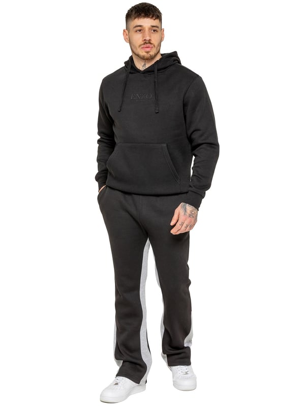 The Enzo Milano Men's Flared Joggers offer a perfect blend of comfort and style with a relaxed fit. Designed with an elasticated waistband and adjustable drawstring, they provide a customizable fit for maximum comfort. The joggers feature a contrast inner panel for a unique, stylish touch. With two side pockets for convenience and a sleek Enzo Milano rubber print on the leg, these joggers make a bold statement while staying practical.