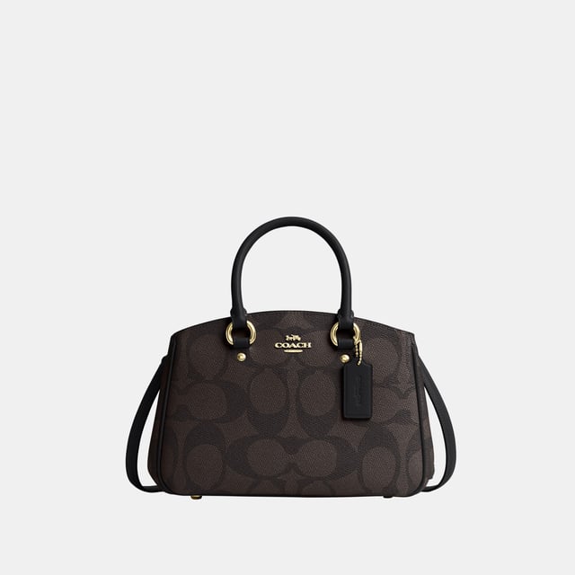 Savannah Small Carryall in Maxi Signature Canvas, Four protective feet at base, Inside multifunction pocket
 Center zip compartment,  Length: 28.50 cm,  Width: 10.00 cm,  Height: 18.00 cm