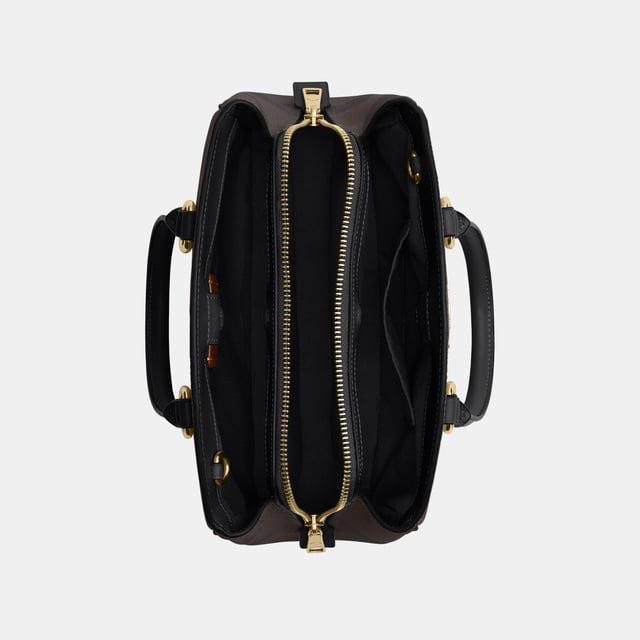Savannah Small Carryall in Maxi Signature Canvas, Four protective feet at base, Inside multifunction pocket
 Center zip compartment,  Length: 28.50 cm,  Width: 10.00 cm,  Height: 18.00 cm