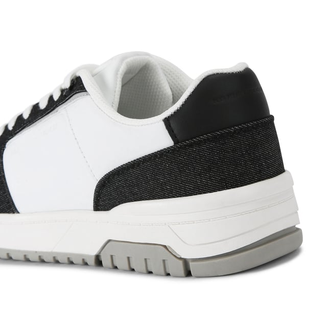 This KG Kurt Geiger Ryder 2 sneaker features a white upper with black denim panel detail. The front laces up with a gunmetal branded plate. There is embossed branding on the side and tongue.