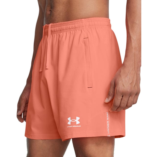 UA Storm technology repels water without sacrificing breathabilityLightweight stretch-woven fabric delivers superior comfort & durabilityMaterial wicks sweat & dries really fast4-way stretch material moves better in every direction.Encased elastic waistband with internal drawcord.Secure  zip hand pockets.Side-vent hem.Uses a fluorine-free water repellent treatment.