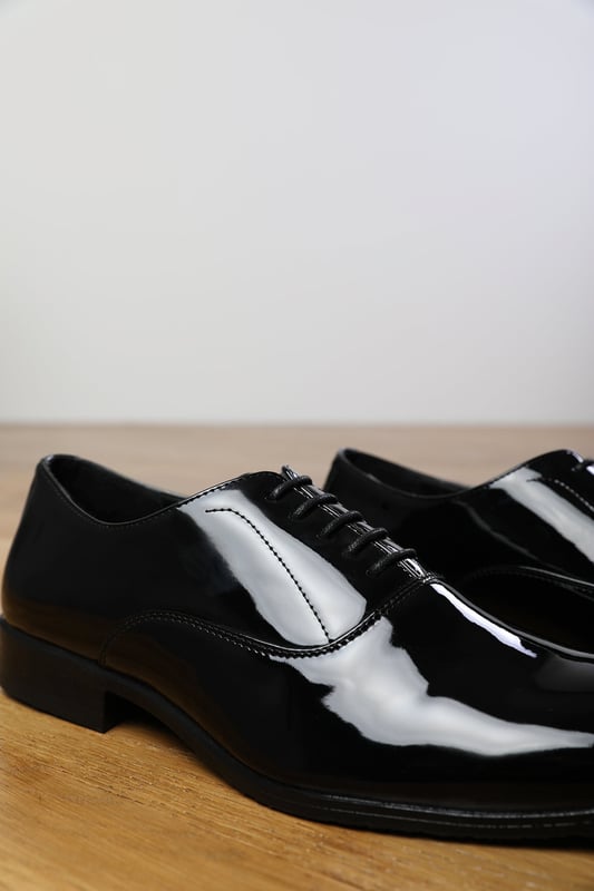 Enhance your formal footwear collection with these  Michael oxford lace up work dress shoes . Designed with sophistication and comfort in mind, these shoes are the perfect choice for formal occasions, business meetings, or evening events. 
Key Features: 
 Chic Design: The lace up offers a distinctive and stylish look, setting these shoes apart from conventional formal footwear. The smooth leather finish and clean lines create a polished and sophisticated appearance. 
   Durable Construction: Made with high-quality PU material, these shoes are built to last. The sturdy outsole ensures reliable wear, while the precise stitching adds durability and refinement to the overall design. 
   Comfortable Fit: Designed for all-day wear, these shoes feature a padded insole that provides excellent cushioning. The slip-resistant outsole ensures stability and comfort, making them ideal for long hours of wear. 
Specifications 
Material: Premium-quality faux leather 
Closure: Lace up. 
Outsole: Durable and slip-resistant 
Elevate your formal attire with these Nick oxford lace up work dress shoes. Combining style, durability, and comfort, they are an essential addition to any wardrobe. Perfect for professionals and fashion-forward individuals alike!
