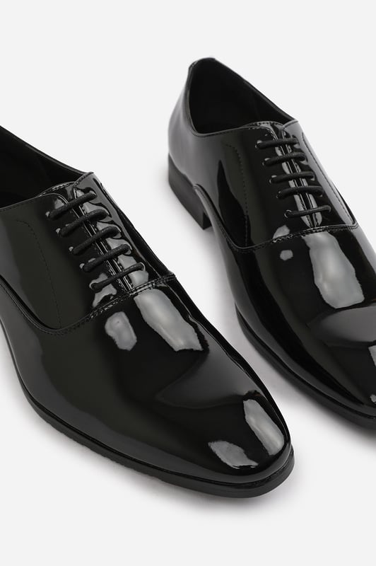 Enhance your formal footwear collection with these  Michael oxford lace up work dress shoes . Designed with sophistication and comfort in mind, these shoes are the perfect choice for formal occasions, business meetings, or evening events. 
Key Features: 
 Chic Design: The lace up offers a distinctive and stylish look, setting these shoes apart from conventional formal footwear. The smooth leather finish and clean lines create a polished and sophisticated appearance. 
   Durable Construction: Made with high-quality PU material, these shoes are built to last. The sturdy outsole ensures reliable wear, while the precise stitching adds durability and refinement to the overall design. 
   Comfortable Fit: Designed for all-day wear, these shoes feature a padded insole that provides excellent cushioning. The slip-resistant outsole ensures stability and comfort, making them ideal for long hours of wear. 
Specifications 
Material: Premium-quality faux leather 
Closure: Lace up. 
Outsole: Durable and slip-resistant 
Elevate your formal attire with these Nick oxford lace up work dress shoes. Combining style, durability, and comfort, they are an essential addition to any wardrobe. Perfect for professionals and fashion-forward individuals alike!