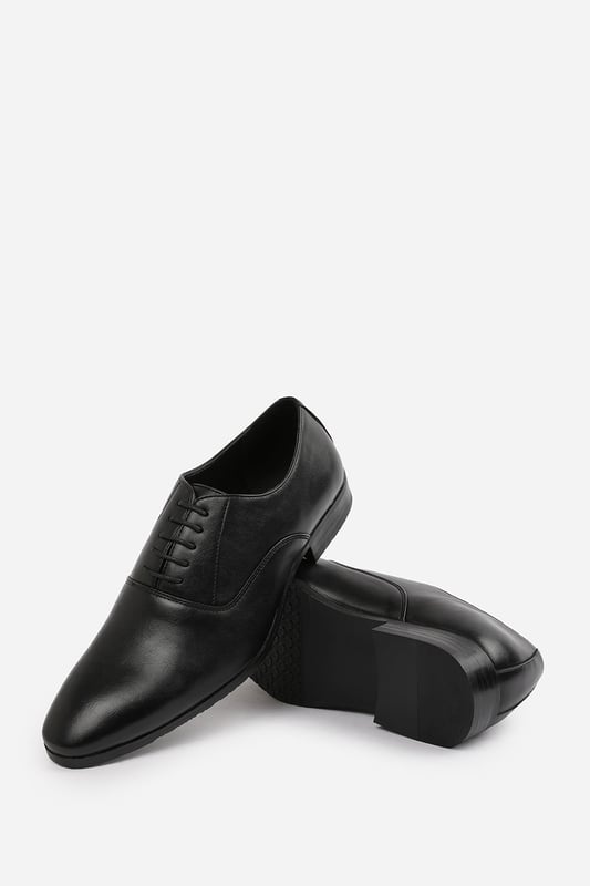 Enhance your formal footwear collection with these  Michael oxford lace up work dress shoes . Designed with sophistication and comfort in mind, these shoes are the perfect choice for formal occasions, business meetings, or evening events. 
Key Features: 
 Chic Design: The lace up offers a distinctive and stylish look, setting these shoes apart from conventional formal footwear. The smooth leather finish and clean lines create a polished and sophisticated appearance. 
   Durable Construction: Made with high-quality PU material, these shoes are built to last. The sturdy outsole ensures reliable wear, while the precise stitching adds durability and refinement to the overall design. 
   Comfortable Fit: Designed for all-day wear, these shoes feature a padded insole that provides excellent cushioning. The slip-resistant outsole ensures stability and comfort, making them ideal for long hours of wear. 
Specifications 
Material: Premium-quality faux leather 
Closure: Lace up. 
Outsole: Durable and slip-resistant 
Elevate your formal attire with these Nick oxford lace up work dress shoes. Combining style, durability, and comfort, they are an essential addition to any wardrobe. Perfect for professionals and fashion-forward individuals alike!