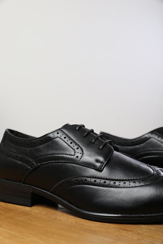 Elevate your formal style with these Dominic lace up derby textured formal dress work shoes. With a lace-up design, these shoes add a timeless appeal, perfect for any formal occasion. Step up your formal game with these elegant elliot Lace Up Derby textured Shoes, a perfect blend of style and comfort.

Key Features: 



Formal Design:   These shoes feature a sleek and classic design that adds sophistication to your outfit. The lace-up design adds a touch of visual interest, making these shoes stand out.

Comfortable Fit:   The shoes provides a comfortable and stable fit that is suitable for all-day wear. The lace up allows for an adjustable and secure fit, ensuring that these shoes stay comfortably on your feet.

Durable Construction:   Crafted with high-quality materials, these shoes are built to last. The sturdy construction ensures durability and longevity, making them a reliable choice for regular wear.

Suitable for Any Occasion: perfect for formal occasions or simply want to elevate your everyday look, these shoes are suitable for any occasion. Their formal design and comfortable fit make them a versatile choice for all-day wear.

    Specification:-    Pattern: Solid    Upper Material: PU    Occasion: Formal    Product Type: Derby Shoes    Shoe Type: Lace-Up    Invest in our Elliot lace up derby textured formal dress work shoes and experience the perfect blend of style, comfort, and durability. Pair it with earthy tones like beige, grey, or brown chinos, or opt for a more dressy pants variant, and step out with confidence.