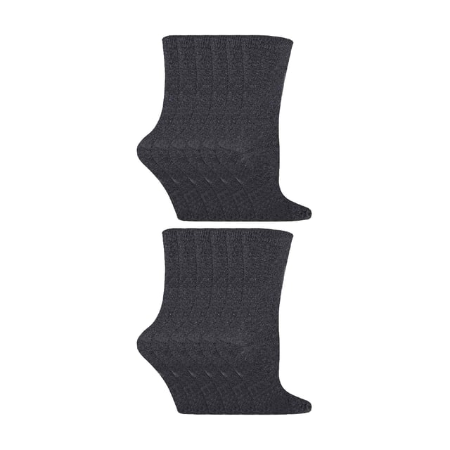Sock Snob Kids Pack de 12 pares de calcetines de algodón de colores: Unos calcetines fiables para el día a día son esenciales para todos los niños, tanto si los usan para ir al colegio como para vestir de sport. Por eso son imprescindibles estos packs de calcetines de colores para niños en más de 8 colores diferentes. Estos calcetines de algodón son suaves y cómodos, además de aportar una buena selección de colores vivos al cajón de los calcetines de tu hijo. Además, estos calcetines tienen una excelente relación calidad-precio, ya que vienen en paquetes de 12 pares. Ideales para llenar el cajón de los calcetines de los más pequeños para el nuevo trimestre. Estos calcetines contienen un 55% de algodón para aumentar su suavidad y comodidad. El algodón es una fibra muy transpirable, por lo que estos calcetines son perfectos para todo el año. Refrescarán tus pies en verano y mantendrán el calor durante el invierno. En este pack de 12 pares encontrarás calcetines duraderos y fiables para cualquier actividad, incluyendo el colegio y otras actividades. Hay 8 colores para elegir y están disponibles en 2 tallas: 12-3 UK 1-4 US 31-36 EUR y 9-12 UK 10-1 US 27-31 EUR. Están fabricados con un 55% de algodón, un 25% de poliéster, un 18% de poliamida y un 2% de elastano, y se pueden lavar a máquina. Detalles adicionales del producto: Calcetines de colores para niños 11 colores lisos 2 opciones de tallas Suaves y cómodos Pack de 12 pares Relación calidad-precio Ideales para el colegio y para uso informal Lavables a máquina