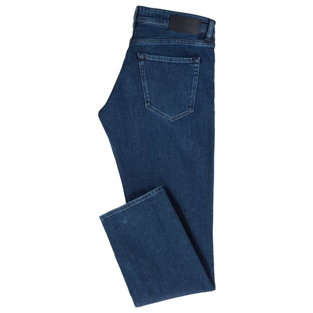 Men's Boss Maine3 Regular-Fit Jeans. In a bolder blue tone, these jeans are a comfy casual must for your wardrobe. Cut to a regular fit and crafted from high-quality Italian Denim, these cotton rich jeans will see you right. Pair with a timeless boss belt, shirt, polo... the choice is truly yours! These jeans are great addition to your casual attire.- Regular Fit.- Branded Trims and Hardware.- Classic blue hue. Material: 98% Cotton, 2% Elastane. Ref: 50401693433.