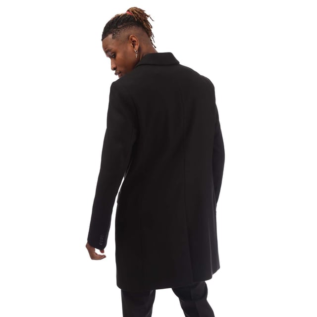 Mens HUGO Migor1841 Coat in black.- Notch lapels.- Welt pockets.- Inside zip pockets.- Kissing buttons on the cuff.- Back vent.- Fully lined.- Regular fit.- 80% Wool  20% Polyamide.- Ref: 50395949001