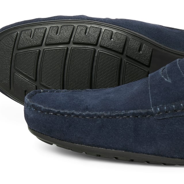 The men's footwear you need for the season. Whatever you're up to this summer Jack & Jones will ensure that you will always land on your feet with style.