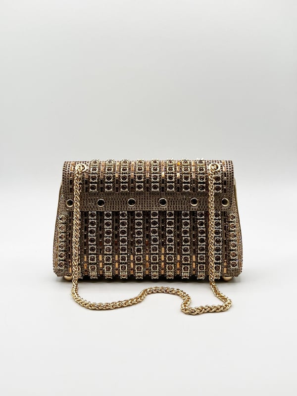 Make a bold statement with the Gold Embellished Clutch Bag by SVNX. Bursting with vibrant colors and intricate embellishments, this eye-catching piece brings a playful yet chic touch to any outfit. Carry it as a standout double chain shoulder bag or use the chain strap for crossbody. Perfect for adding flair to your look, this bag is a celebration of style and color.
Colour: Gold
Material: Rhinestone, ABS, Polyester, Metal
Care: Spot Clean Only
SKU: HB331924
Size: L:21 H:14cm W:5.5cm