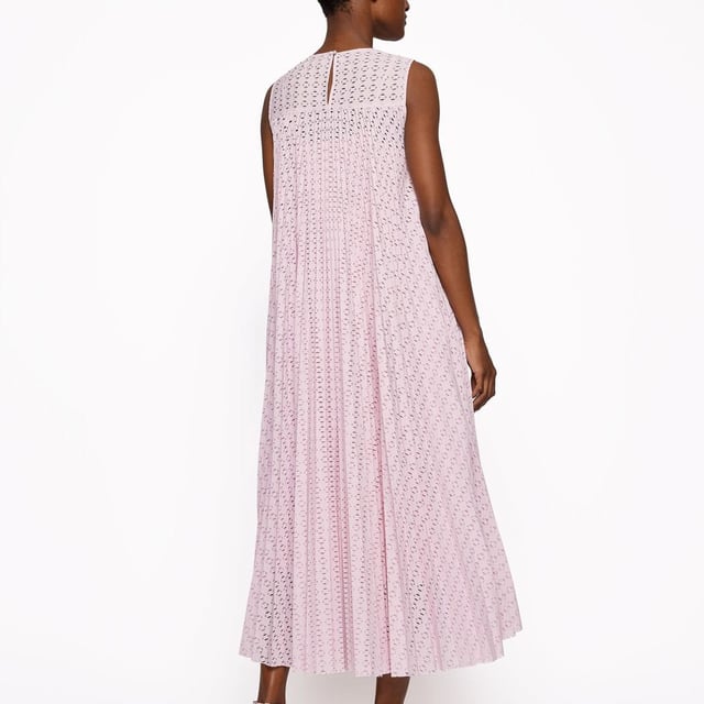 Women's Boss Deplica Dress. A contemporary dress in a straight fit by BOSS Womenswear. Featuring a D-ring belt for definition at the waist, this feminine dress is crafted in stretch lace with an intricate pattern. Cotton lining completes this piece.- Mid length.- Sleeveless design.- Off-white colourway.- Flared cut.- Crew neck.- Pleated.- Perforated design. Material: 92% Polyester, 8% Elastane. Ref: 50472469684.