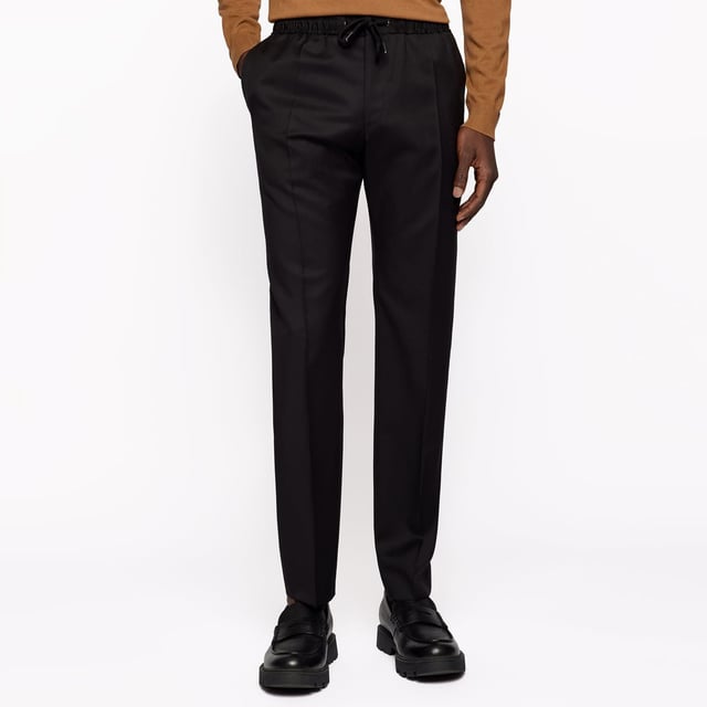 Men's Boss Banks Trousers. Trousers from the BOSS collection. Model made of smooth fabric.- Fitted leg.- Tapered leg.- Welt pockets.- Regular waist.- Drawstring.- Elasticated waistband.- Zipper and hook fastening.- Smooth fabric.- Thin, non-elastic fabric. Material: 100% Virgin Wool. Ref: 50403896001.