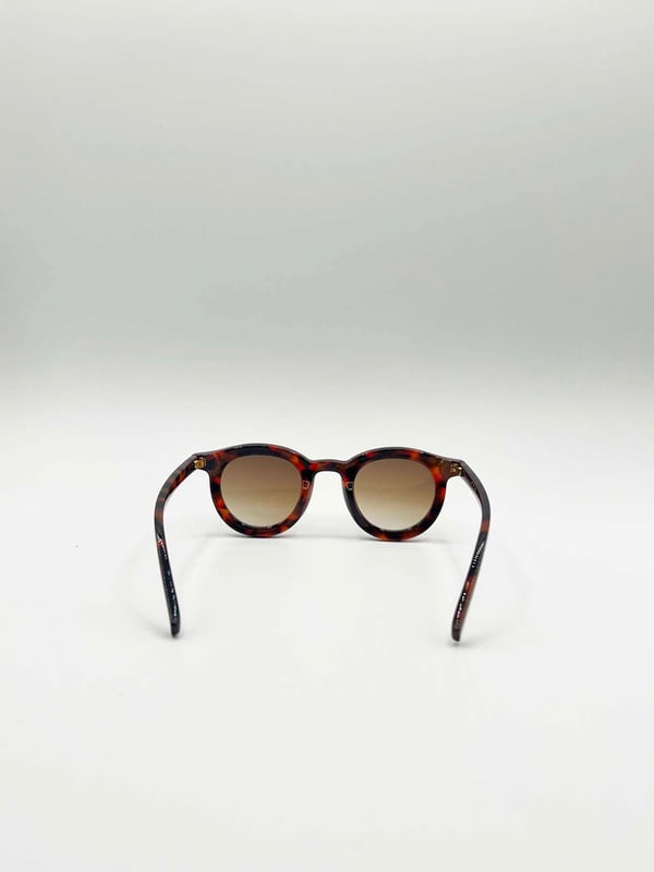 Frame Colour: Gold
Lense Colour: Blue
Material: PC Lens PC Frame
One Size
SKU: SG2501620
UV 400 PROTECTION 
LENS FILTER CATEGORY 2