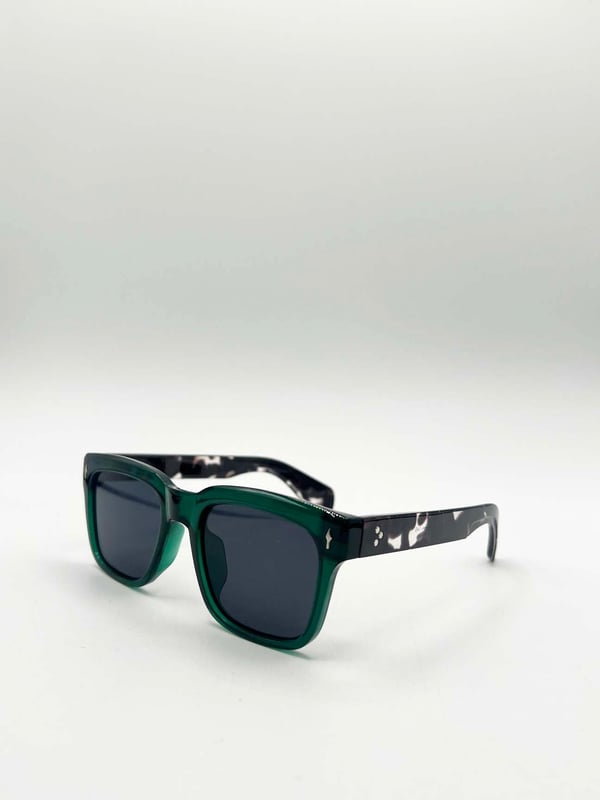 Frame Colour: Green/Black. Lens Colour: Black. Material: AC Lens PC Frame. One Size. SKU: SG2502320.UV 400 PROTECTION. LENS FILTER CATEGORY 3.