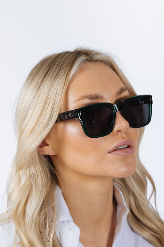 Frame Colour: Green/Black. Lens Colour: Black. Material: AC Lens PC Frame. One Size. SKU: SG2502320.UV 400 PROTECTION. LENS FILTER CATEGORY 3.