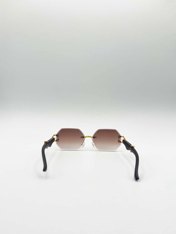 Frame Colour: Gold
Lense Colour: Brown
Material: PC Lens PC Frame
One Size
SKU: SG2501606
UV 400 PROTECTION 
LENS FILTER CATEGORY 3
