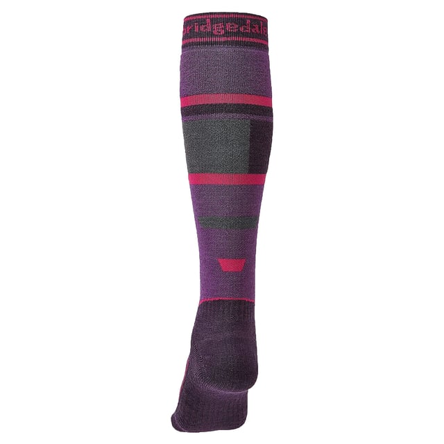 Bridgedale Ski Mountain Junior Racer Over Calf Merino Performance Socks: Experience exceptional comfort and sophisticated style with the Bridgedale Ski Mountain Junior Racer Over Calf Merino Performance Socks in chic Grey/Green. Mindfully designed for children's tender, growing feet, these versatile socks assure to smoothly blend with winter gears, making them an astute addition to your kids' collection. Enjoy the supreme comfort these socks offer, a bliss for every young adventurer. Our socks are skilfully crafted to invigorate and uplift your little one's winter attire. Bridgedale Ski Mountain Junior Racer Socks come with an array of merits. Their unique design and colour add a hint of timeless grace to your look while the cosy fabric guarantees enduring comfort. Moreover, our sweat-absorbent Merino wool blend fabric assures top foot hygiene, leaving your child's feet fresh and odour-free. Embrace the ultimate blend of comfort and style with our Bridgedale Ski Mountain Junior Racer Over Calf Merino Performance Socks - your top pick for premium child sock wear. Essential Product Details: - Bright and stylish - Top-grade materials - Lifelong durability - Ideal for all seasons - Perfect for winter sports situations - Suitably fits versatile sizes