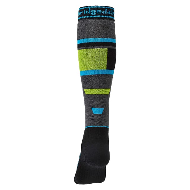 Bridgedale Ski Mountain Junior Racer Over Calf Merino Performance Socks: Erleben Sie außergewöhnlichen Komfort und stilvolle Eleganz mit den Bridgedale Ski Mountain Junior Racer Over Calf Merino Performance Socks in schickem Grau/Grün. Diese Socken sind sorgfältig für die zarten, wachsenden Füße von Kindern entworfen und fügen sich mühelos in die Winterbekleidung ein, was sie zu einer cleveren Ergänzung der Kollektion Ihres Kindes macht. Genießen Sie den ultimativen Komfort, den diese Socken bieten – ein Genuss für jeden jungen Abenteurer. Unsere Socken sind gekonnt gefertigt, um die Wintergarderobe Ihres Kleinen zu beleben und aufzuhellen. Die Bridgedale Ski Mountain Junior Racer Socken bieten eine Vielzahl von Vorzügen. Ihr einzigartiges Design und die Farben verleihen Ihrem Look einen Hauch zeitloser Eleganz, während der gemütliche Stoff dauerhaften Komfort garantiert. Darüber hinaus sorgt unser schweißabsorbierendes Merinowollgemisch für beste Fußhygiene und lässt die Füße Ihres Kindes frisch und geruchsneutral bleiben. Genießen Sie die perfekte Verbindung von Komfort und Stil mit unseren Bridgedale Ski Mountain Junior Racer Over Calf Merino Performance Socks – Ihre erste Wahl für hochwertige Kindersocken. Wesentliche Produktdetails: - Hell und stilvoll - Hochwertige Materialien - Lebenslange Haltbarkeit - Ideal für alle Jahreszeiten - Perfekt für Wintersportaktivitäten - Passend für vielseitige Größen