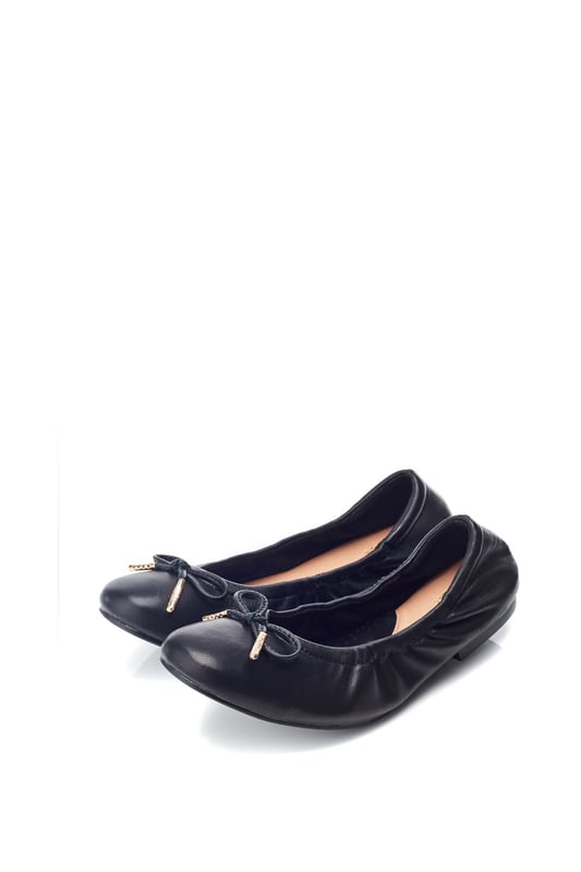 Look your best in Freyani, the on trend ballet flat. This elasticated style features bow detailing on a clean and sophisticated design.