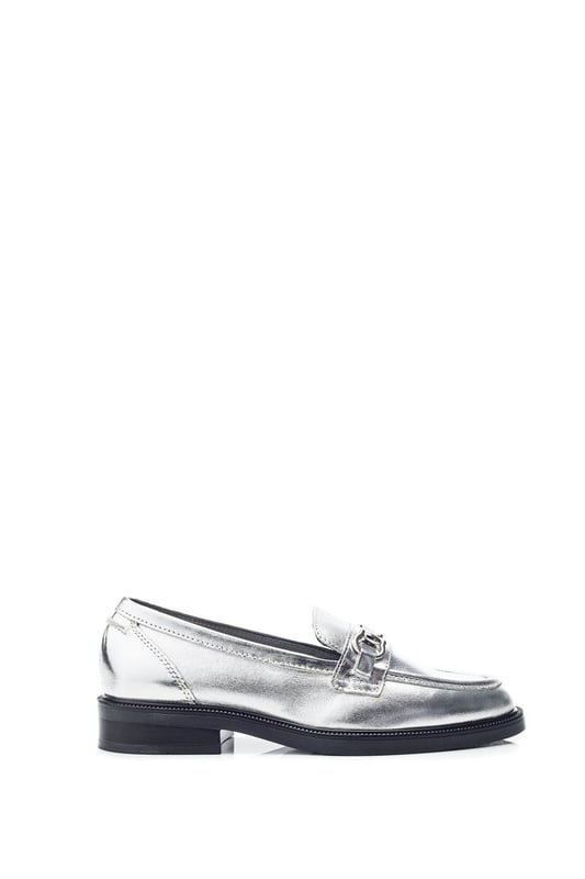 Complete your wardrobe with Estephe, the classically designed loafer. Featuring a timeless snaffle trim, complemented by an almond toe for a feminine feel. Complete with a leather sock for ultimate comfort.